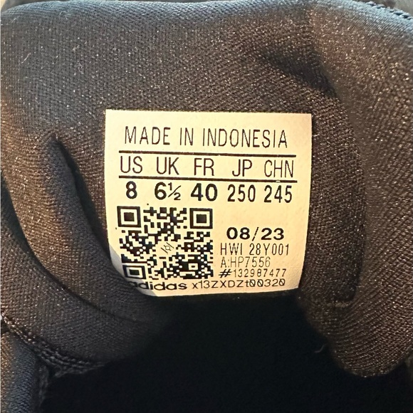 Adidas women’s shoes - Picture 3 of 3